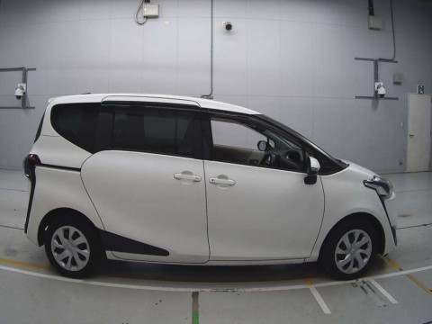 2016 Toyota Sienta NSP170G[2]