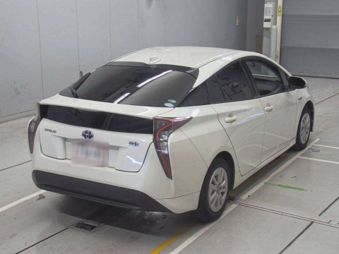 2016 Toyota Prius ZVW50[1]