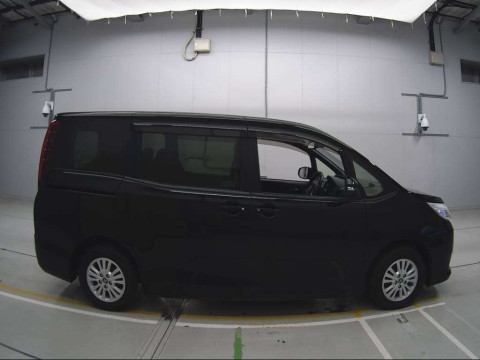 2016 Toyota Noah ZRR80G[2]