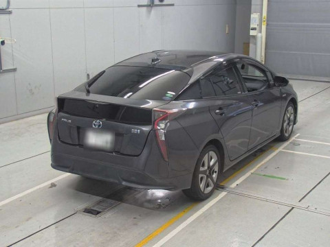 2017 Toyota Prius ZVW50[1]