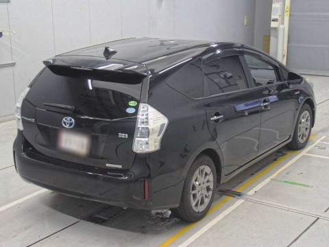 2014 Toyota Prius alpha ZVW41W[1]