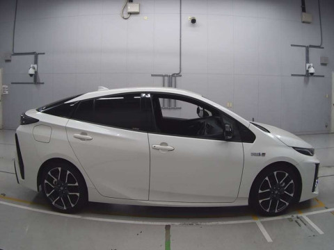 2018 Toyota Prius PHV ZVW52[2]