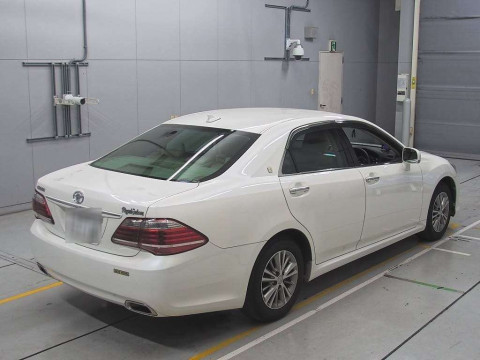 2012 Toyota Crown GRS200[1]