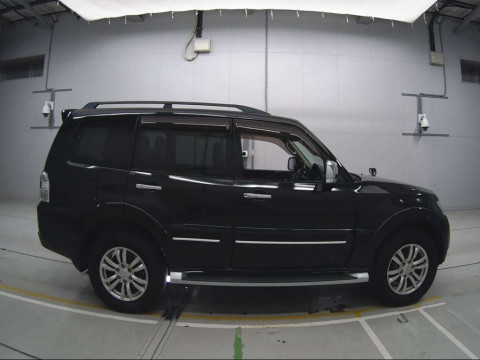 2014 Mitsubishi Pajero V98W[2]