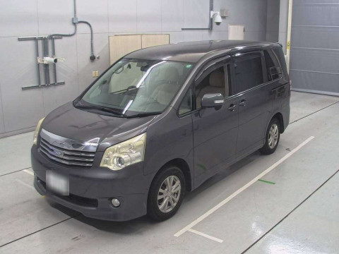 2010 Toyota Noah ZRR70G[0]