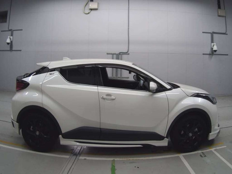 2020 Toyota C-HR ZYX11[2]