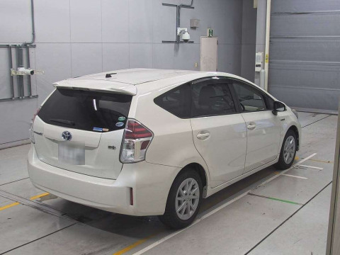 2015 Toyota Prius alpha ZVW41W[1]