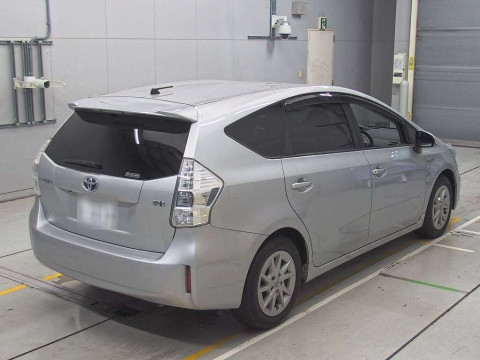 2014 Toyota Prius alpha ZVW41W[1]