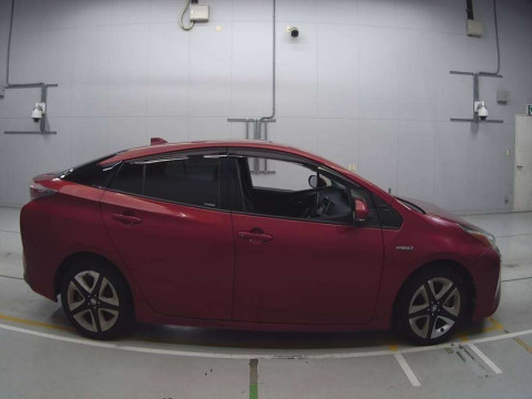 2016 Toyota Prius ZVW50[2]