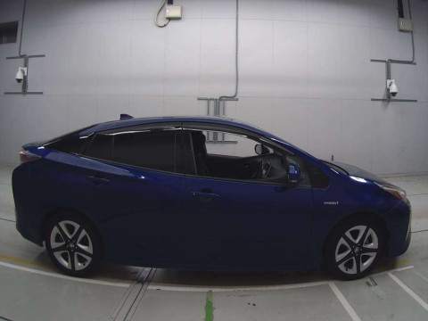 2016 Toyota Prius ZVW51[2]