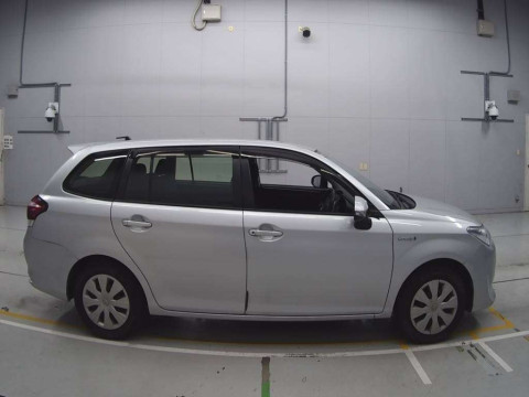 2015 Toyota Corolla Fielder NKE165G[2]