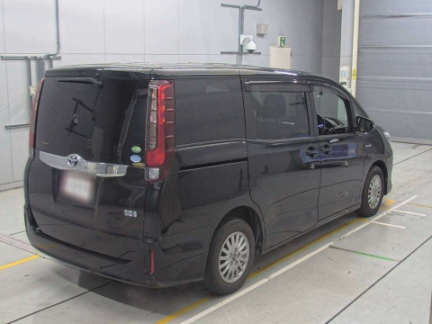 2014 Toyota Noah ZWR80G[1]