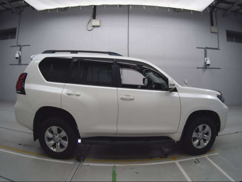 2017 Toyota Land Cruiser Prado GDJ150W[2]