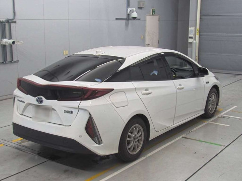 2017 Toyota Prius PHV ZVW52[1]