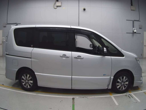 2014 Nissan Serena HFC26[2]