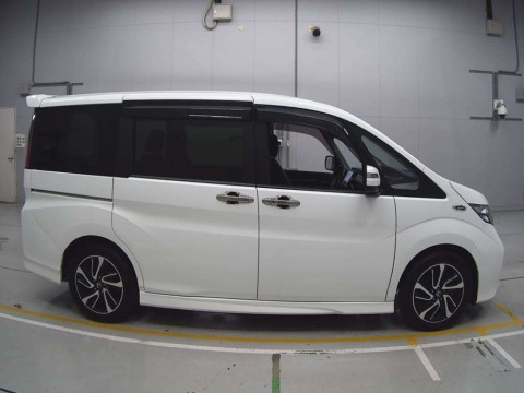 2017 Honda Step WGN Spada RP3[2]