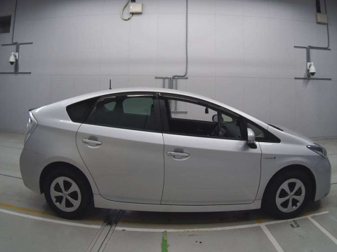 2013 Toyota Prius ZVW30[2]