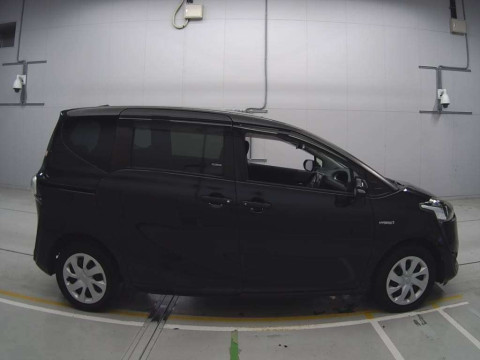 2017 Toyota Sienta NHP170G[2]