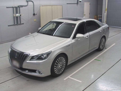 2013 Toyota Crown Majesta GWS214[0]