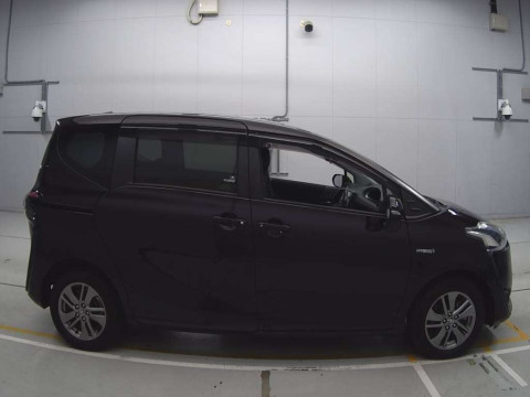 2017 Toyota Sienta NHP170G[2]