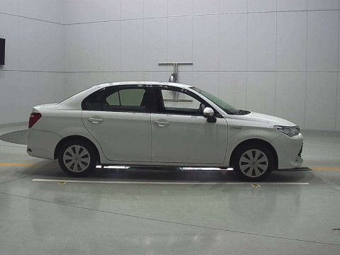 2016 Toyota Corolla Axio NKE165[2]