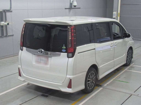 2014 Toyota Noah ZRR80W[1]