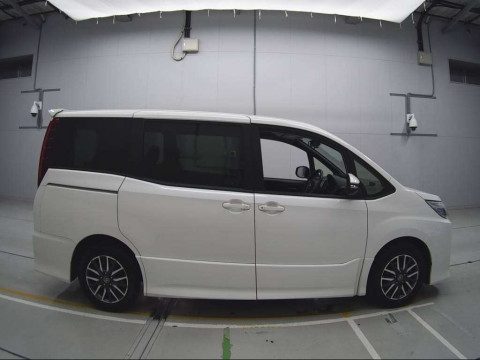 2014 Toyota Noah ZRR80W[2]