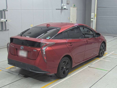 2016 Toyota Prius ZVW50[1]