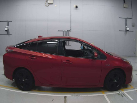 2016 Toyota Prius ZVW50[2]