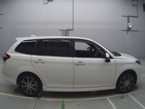 2016 Toyota Corolla Fielder NKE165G[2]