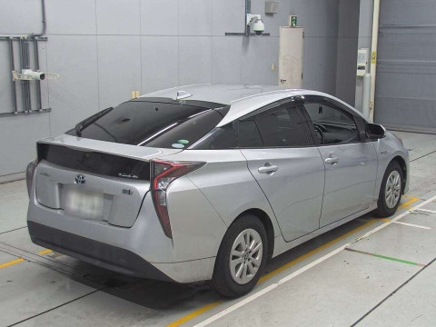 2016 Toyota Prius ZVW50[1]