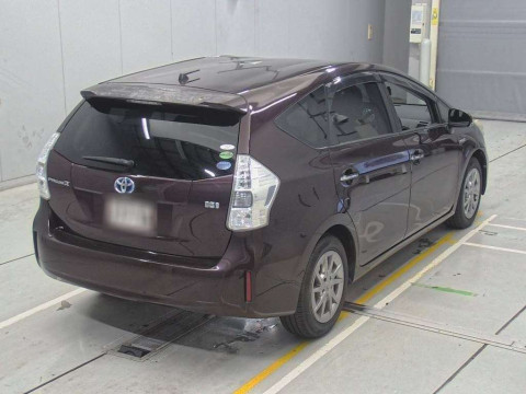 2013 Toyota Prius alpha ZVW41W[1]