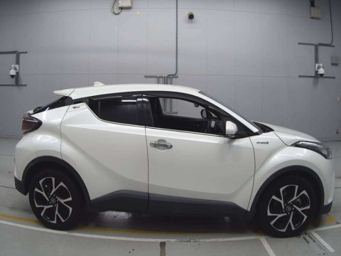 2018 Toyota C-HR ZYX10[2]