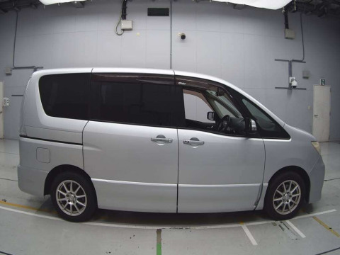 2011 Nissan Serena C26[2]