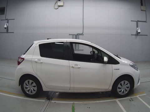 2020 Toyota Vitz NHP130[2]