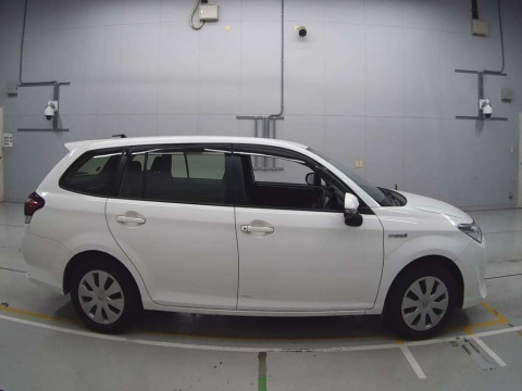 2017 Toyota Corolla Fielder NKE165G[2]