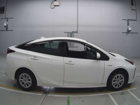 2019 Toyota Prius ZVW51[2]