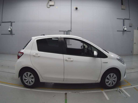 2019 Toyota Vitz NHP130[2]