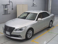 2013 Toyota Crown Hybrid