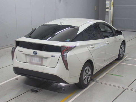 2016 Toyota Prius ZVW51[1]