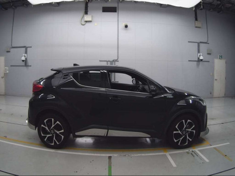 2017 Toyota C-HR ZYX10[2]