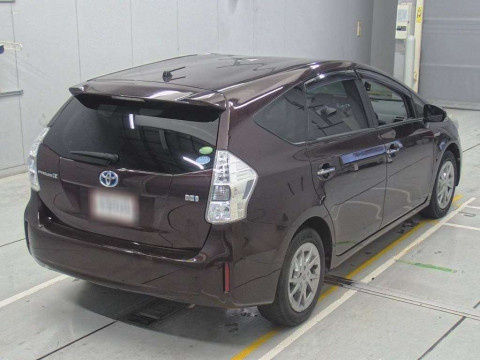 2013 Toyota Prius alpha ZVW41W[1]