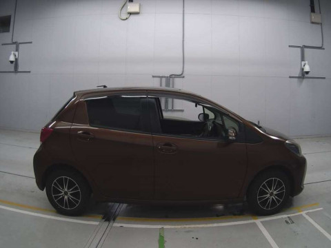 2014 Toyota Vitz NSP130[2]