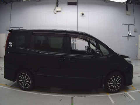 2014 Toyota Noah ZRR80W[2]