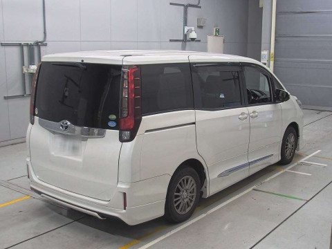 2015 Toyota Noah ZRR80G[1]