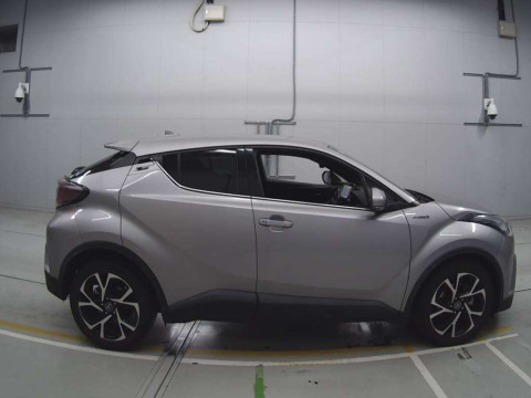 2017 Toyota C-HR ZYX10[2]