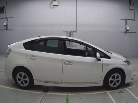 2013 Toyota Prius ZVW30[2]