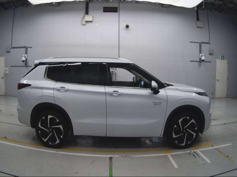 2022 Mitsubishi Outlander PHEV GN0W[2]