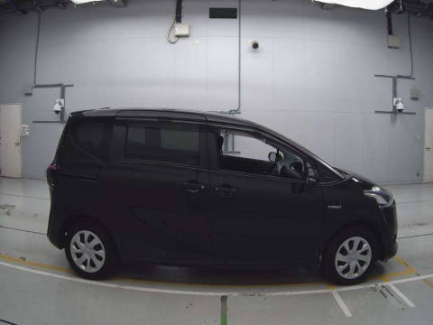 2016 Toyota Sienta NHP170G[2]