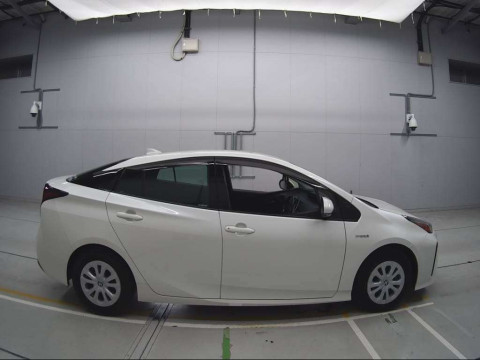 2019 Toyota Prius ZVW51[2]